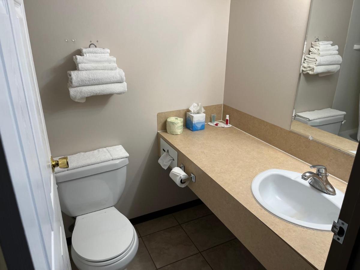Best Stay Inn Melville Экстерьер фото